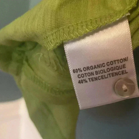 Kuhl womens Tshirt - small - green - short sleeve - vneck - buttons - like new - Picture 4 of 5